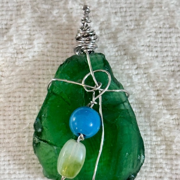 Green Glass and beads Wire-Wrapped Pendant Handmade Jewelry brut Art 4174-4170 B - Picture 5 of 11